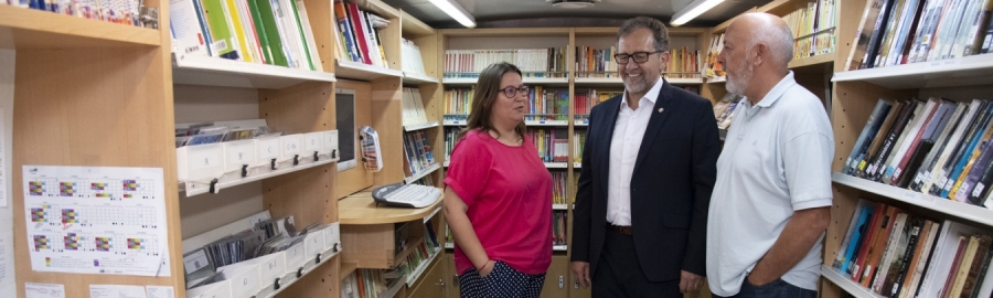 La Diputación ampliará a más comarcas del interior el servicio de biblioteca móvil con la adquisición de un nuevo bibliobús