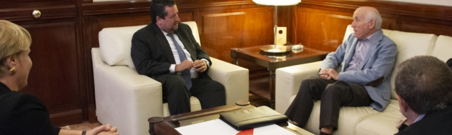 Moliner se reúne con el presidente provincial de AECC, Carlos Camahort