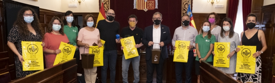 Personal y representantes políticos de la Diputación de Castellón aprenden a separar adecuadamente los residuos