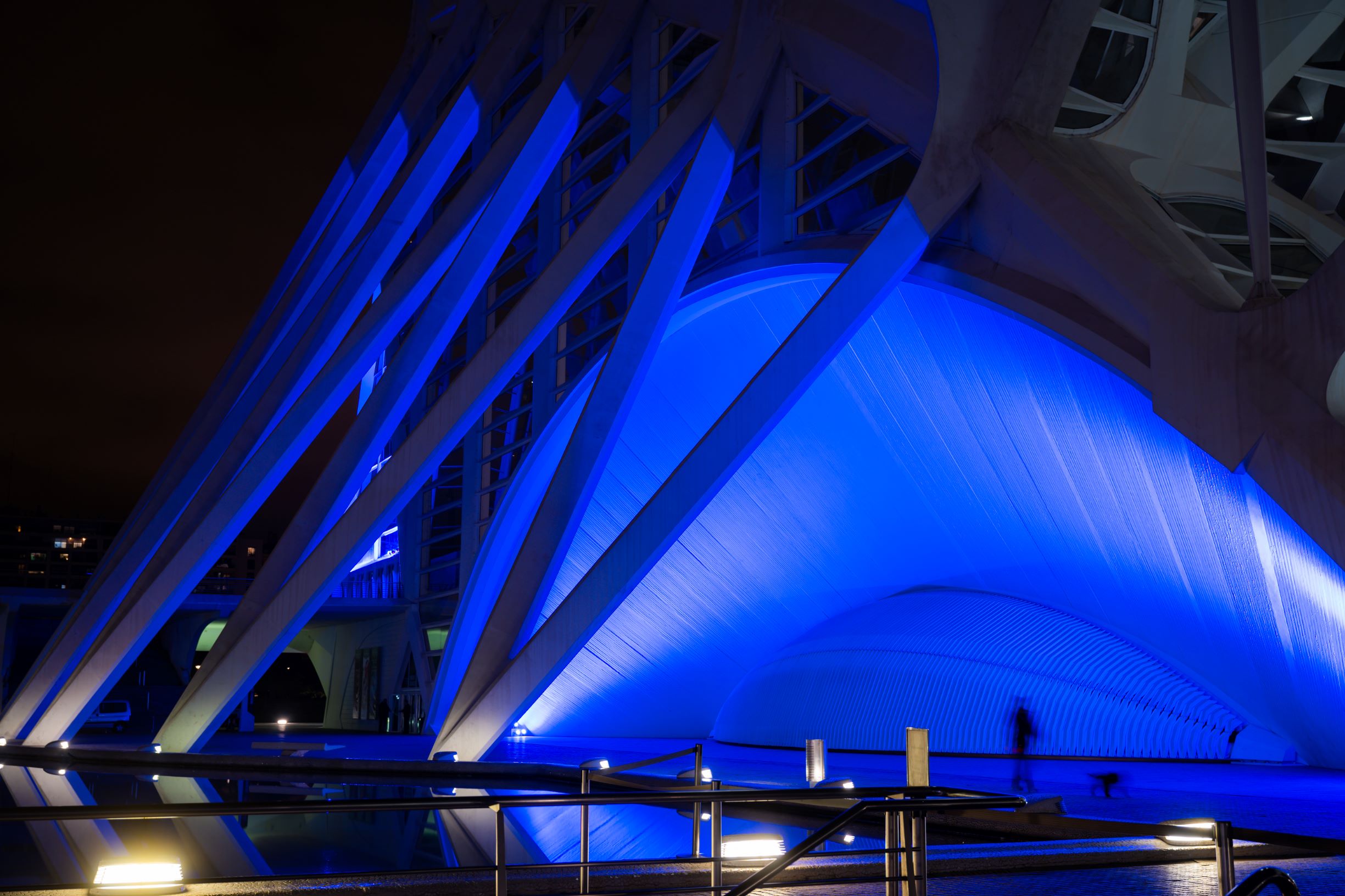 La Ciutat de les Arts i les Ciències se ilumina de azul por el Día Mund...