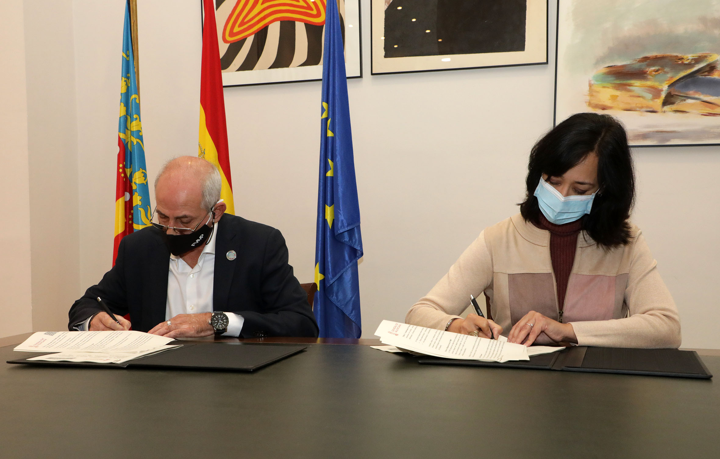 La Generalitat y la FVMP firman dos convenios para impulsar la comunica...