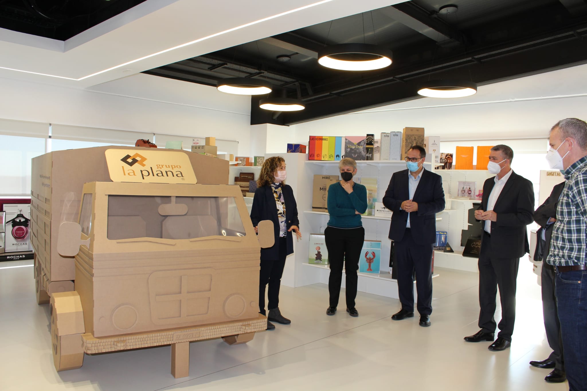 Climent visita el primer centro de innovación para el diseño de packagi...