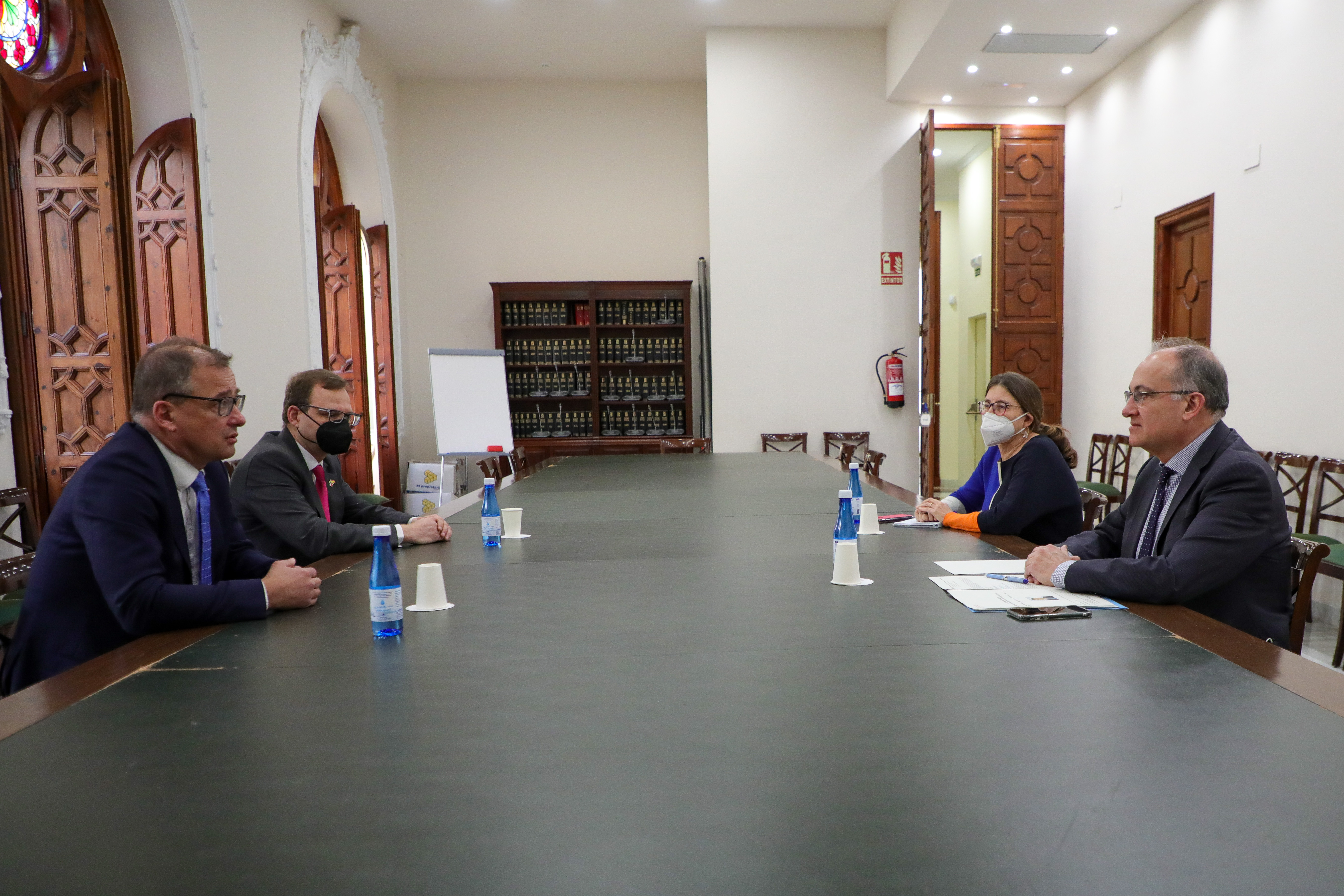 Joan Calabuig y el embajador del República Checa se reúnen para organiz...