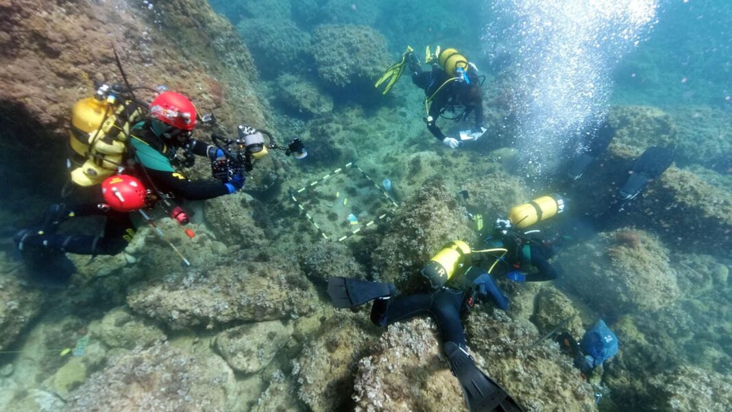 Es troben 53 monedes d'or dels segles IV i V en el fons marí del Portitxol de Xàbia