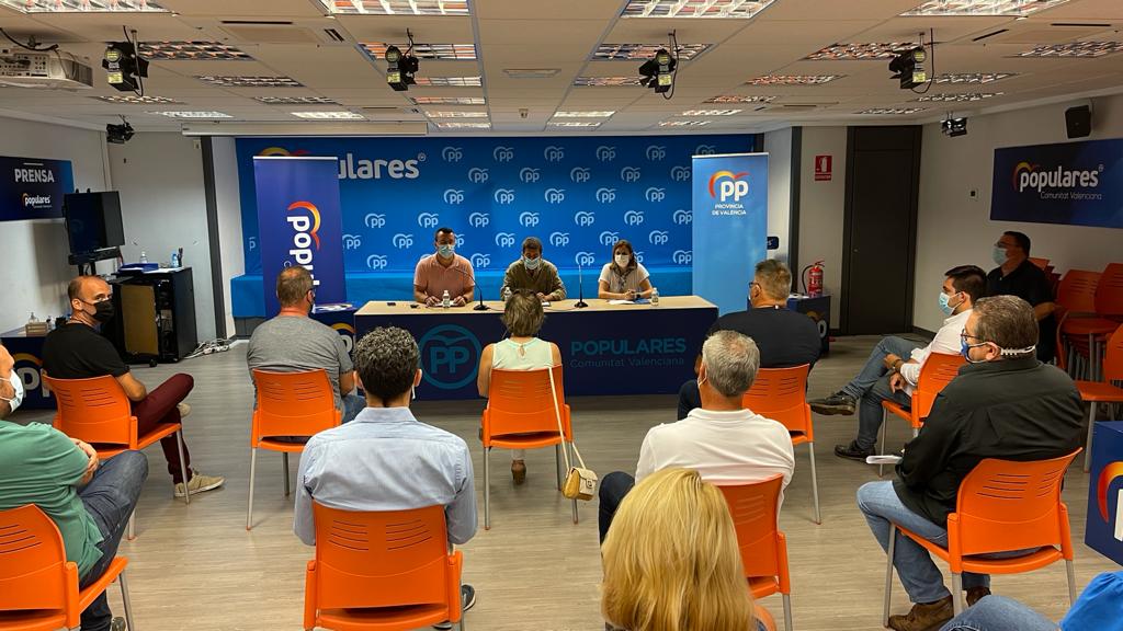 Mazón se reúne con los coordinadores locales de la provincia de Valencia para iniciar los preparativos de la Convención Nacional del PP