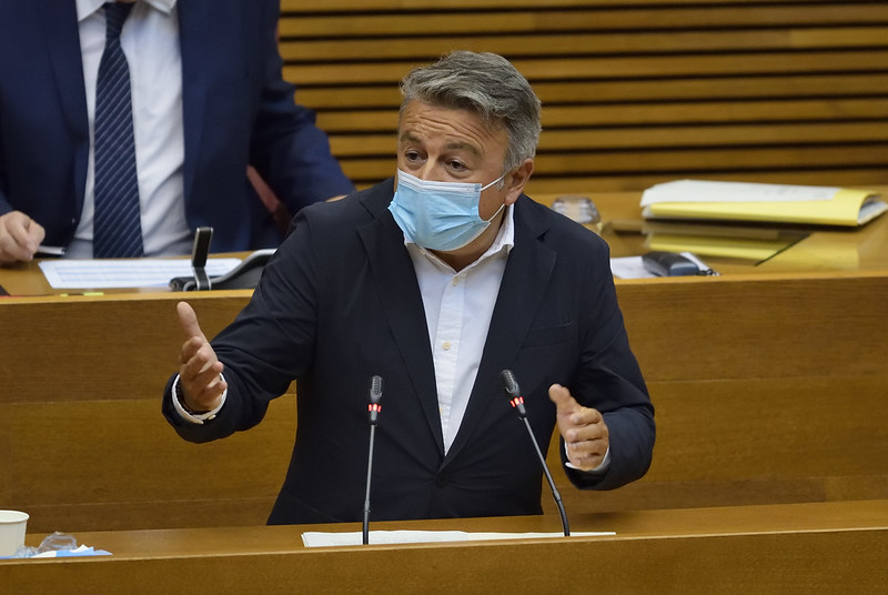 En este momento estás viendo Chulvi: “Con el regreso del Grado en Medicina, la UA recupera una de sus señas de identidad académica que le robó el PP hace 25 años”