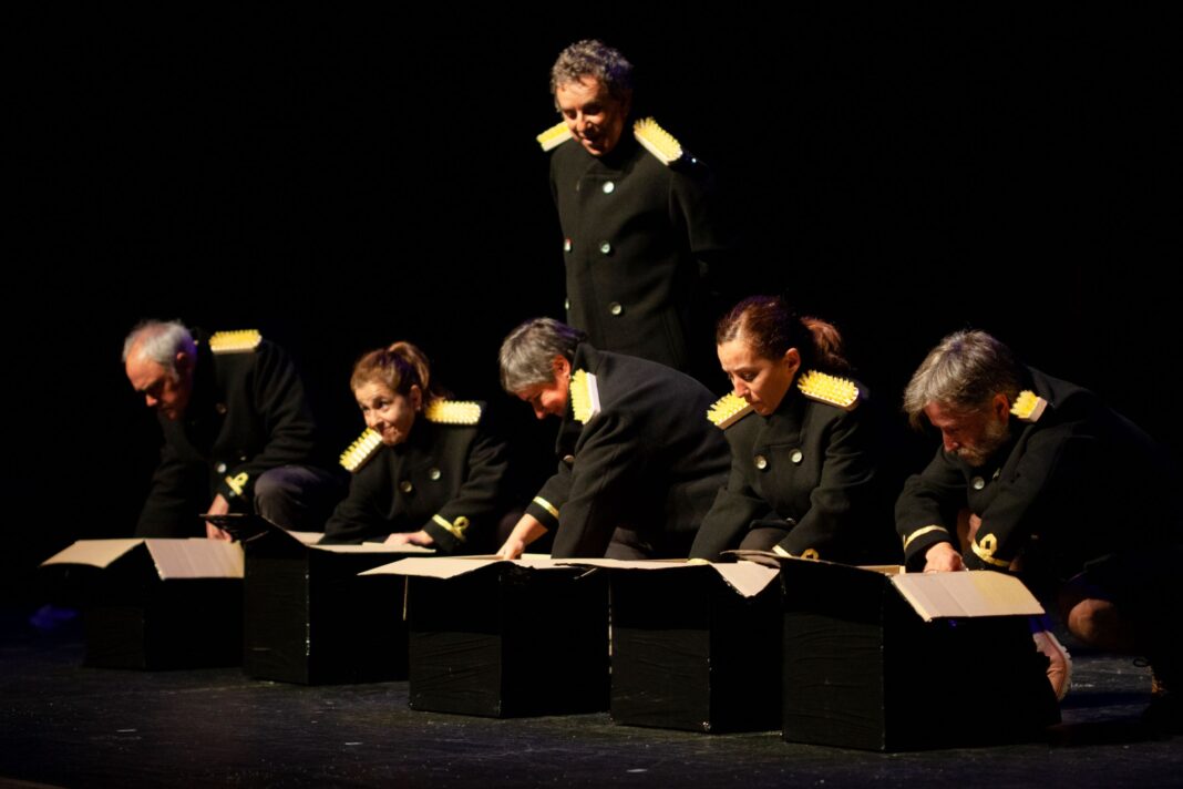 L'Institut Valencià de Cultura porta l'espectacle 'N.E.V.E.R.M.O.R.E. La caja negra del Prestige' al Teatre Principal de València